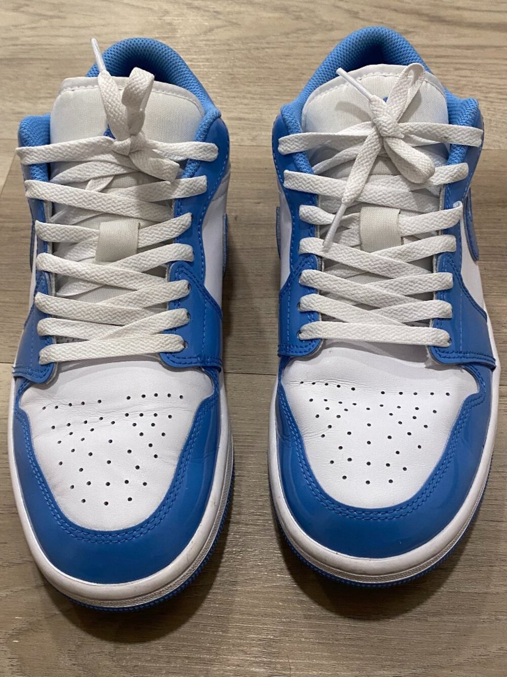 Air Jordan 1 Low SE Legend Blue Patent Menโs 9 Style Code: FZ2138-114 Women 10.5 - Picture 3 of 11